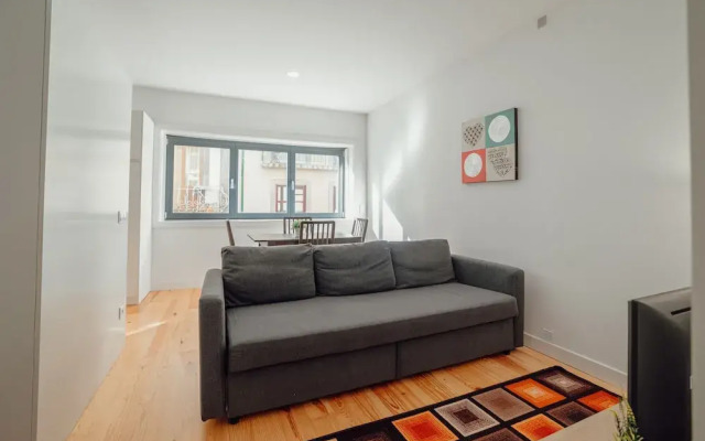 Downtown Sunny Apartment by Vacationy