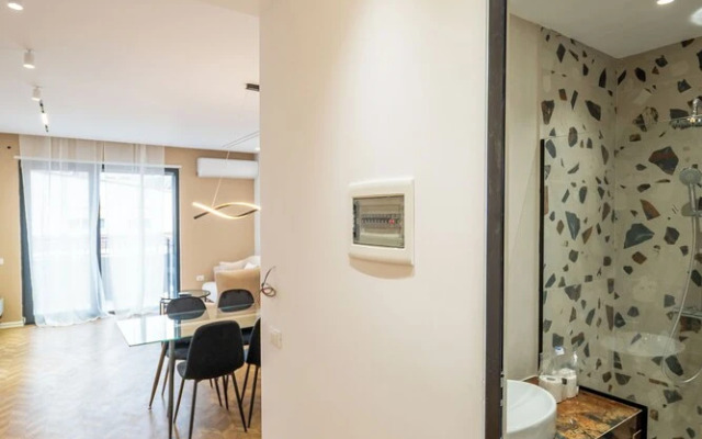 Tirent Apartment-Modern 1-Bedroom Stay Near Liqeni i Thatë