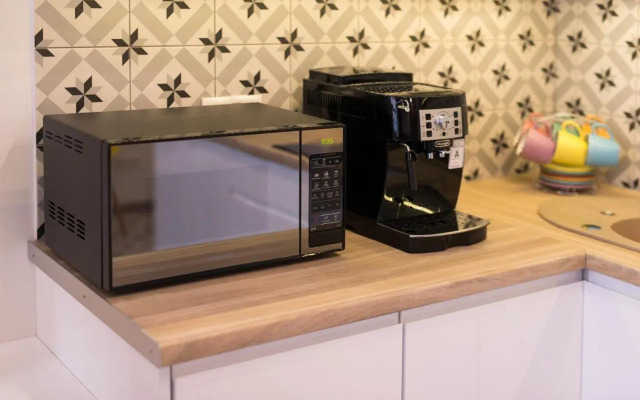 Cheerful Air Conditioned Apartment with Mezzanine And Parking - Old Town