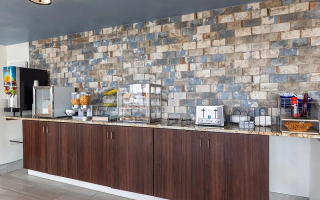 Super 8 by Wyndham Riverside AL