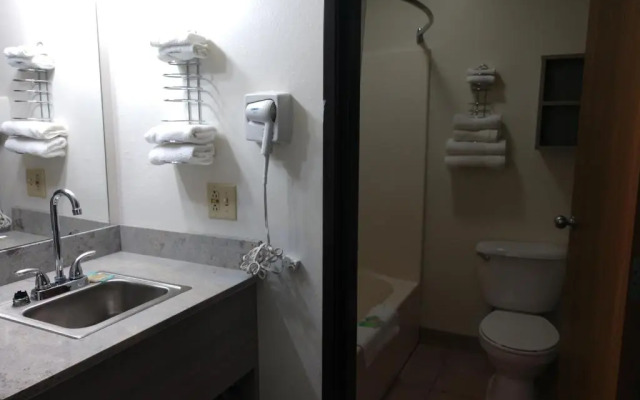 Bearcat Inn and Suites