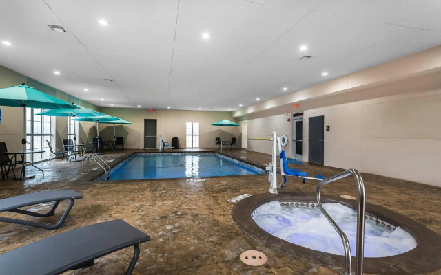 Comfort Suites University