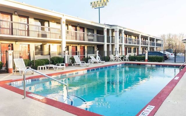 Days Inn by Wyndham Adairsville