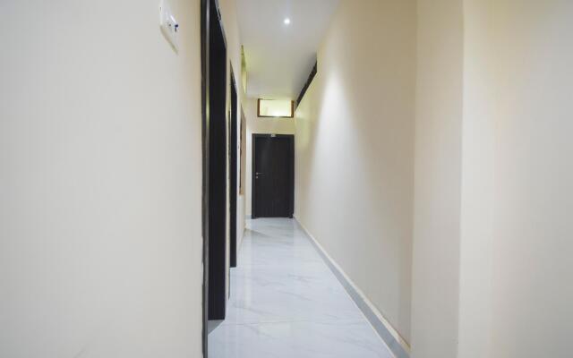 OYO 28789 Hotel Adarsh