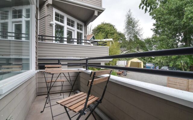 Seattle Vacation Home: The Gallery