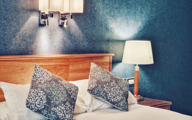 Blunsdon House Hotel