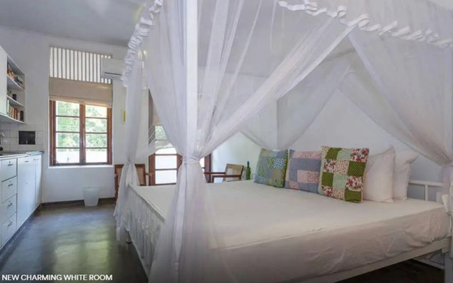Colombo 7 - A Charming White Room