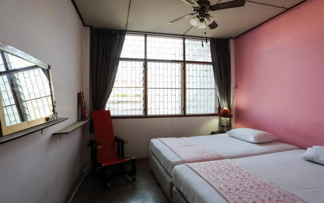 Phuket 43 Guesthouse