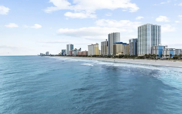 Newly Renovated Oceanfront 1BR Condo
