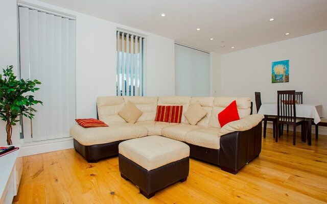 Beautiful 3 Bed Penthouse with Gym