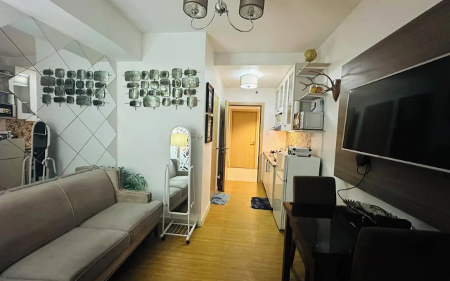 One Bedroom WBalcony Near Bgc Netflix