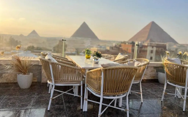 Sunshine Pyramids View Inn