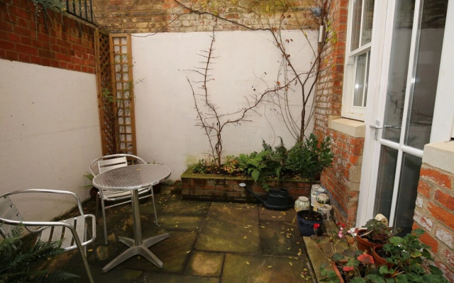 Lovely Central Oxford Apartment + Sun Trap Patio