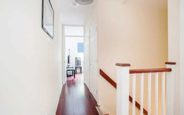 Homely 2 Bedroom House By Canary Wharf