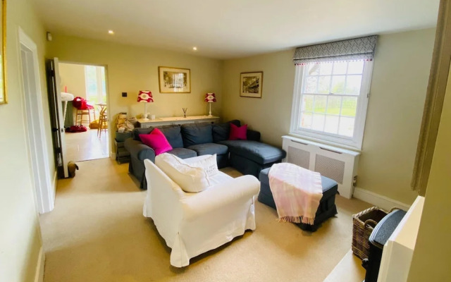 Stunning 6-bed Country House With Heated Pool