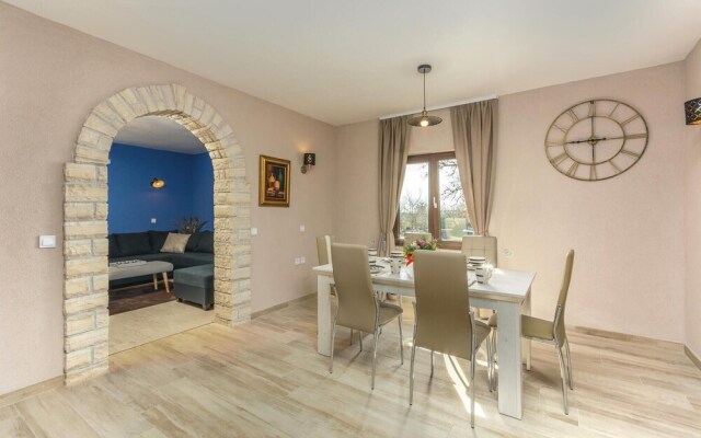 Beautiful Home in Katun With Wifi and 3 Bedrooms