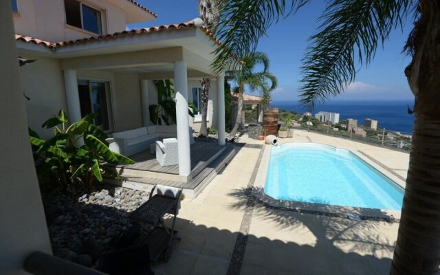 Villa With 3 Bedrooms in Ville-di-pietrabugno, With Wonderful sea View