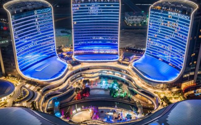 Manhattan International Apartment Hotel