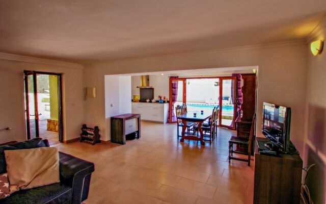 Alice Holiday Home With Private Swimming Pool In Benissa