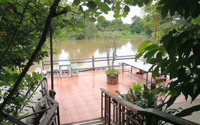 Ausgust Riverside Resort