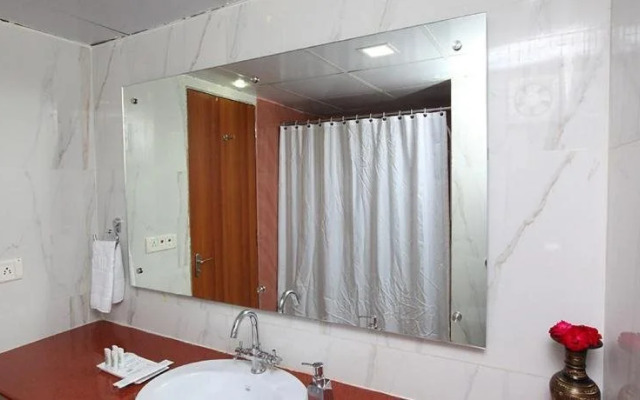 Shilpi Hill Resort
