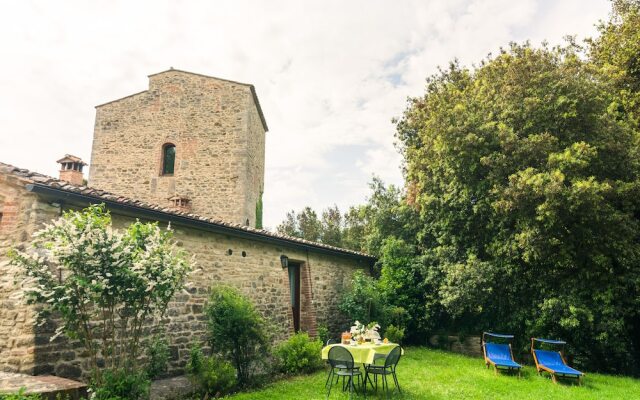 Pleasant Farmhouse in Rapolano Terme With Swimming Pool