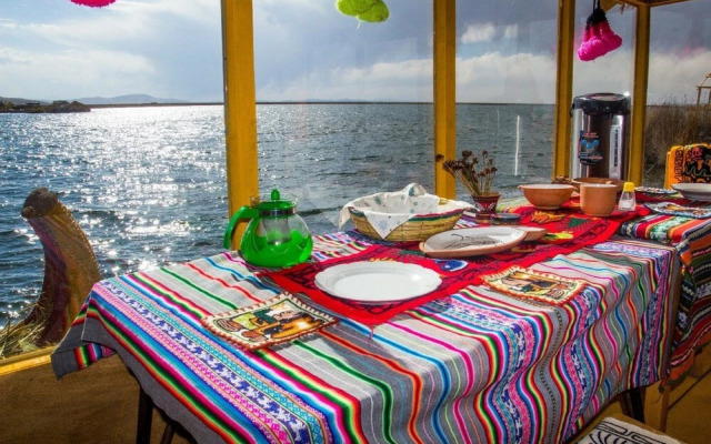 Uros Amaru Marka Lodge