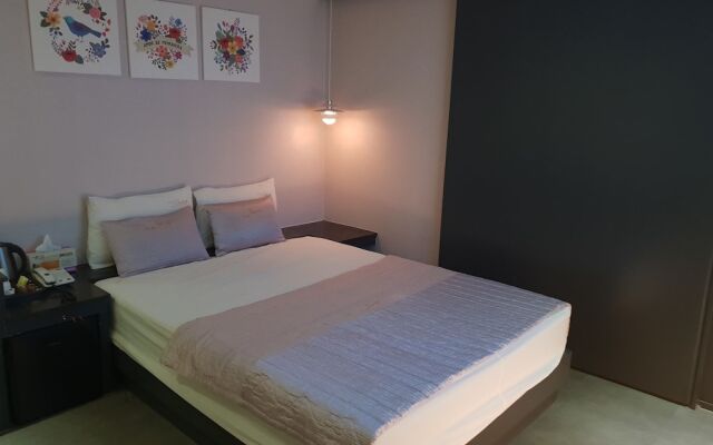 The Lazzi Hotel Dongnae
