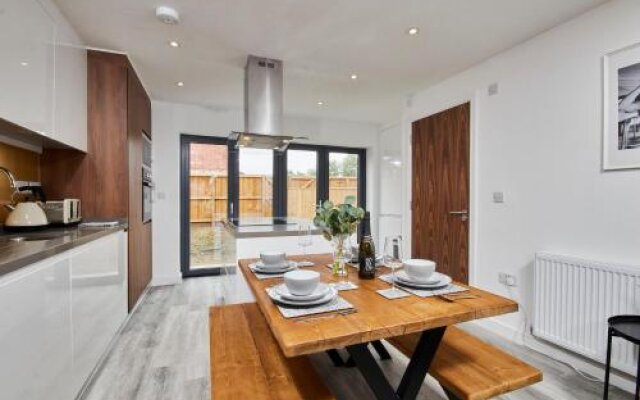 Stunning 5 Bed House in Manchester Sleeps8 wParking