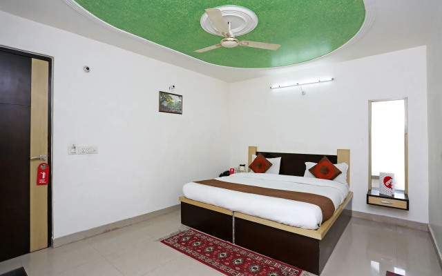 OYO 14220 Hotel BR Plaza