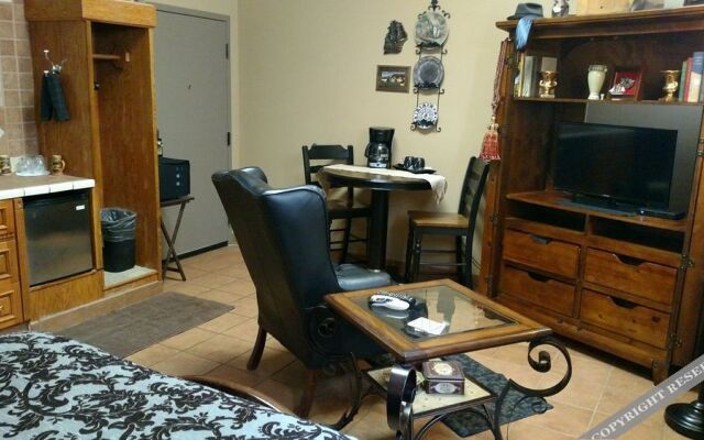 Kirk Hotel And Apartments