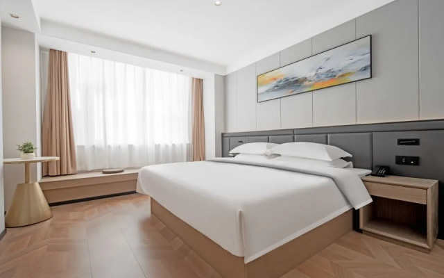 Elong ME Hotel (Weihai Weigao Plaza Xingfumen)