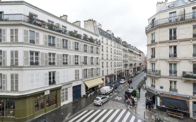 Pick a Flat - Canal Saint Martin / Yves Toudic apartment