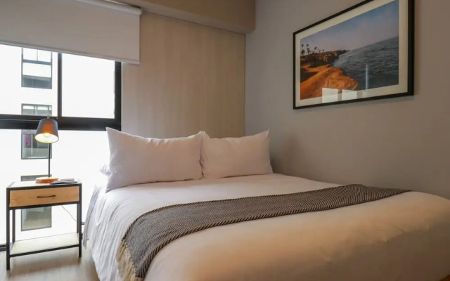 w Lively 2BR With Balcony in Miraflores