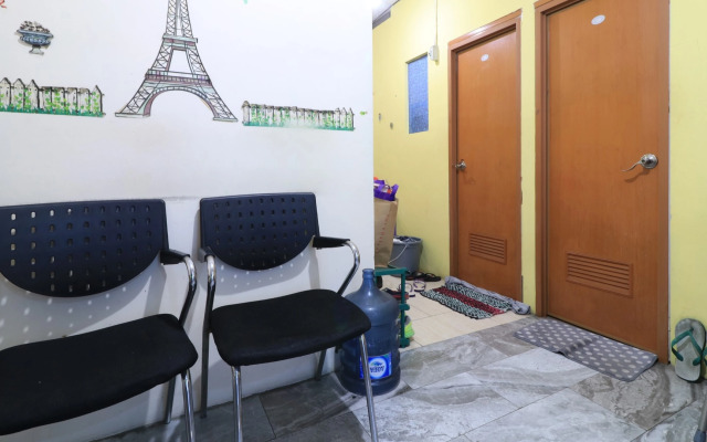 Eiffel Residence Batu Tulis 35A1 - Female Only