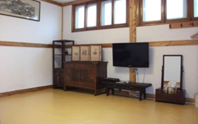 Bukchon Sarangchae Hanok Guesthouse