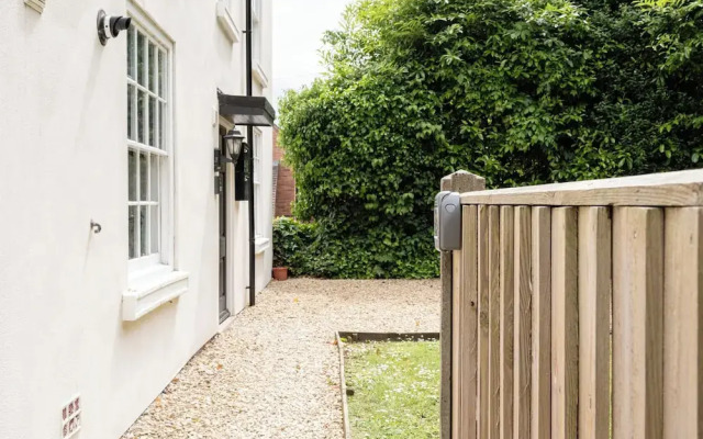 Cosy 1BD in Malvern With Stunning Views