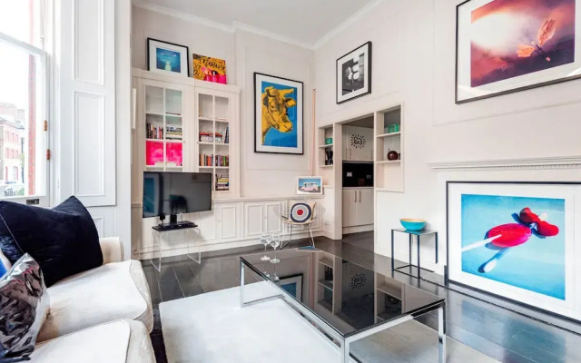 Chic Chelsea Home near South Kensington by UnderTheDoormat