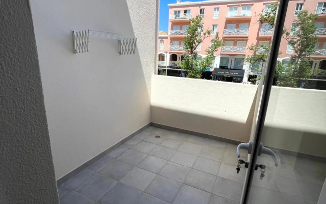 Marina Plaza - Apartments
