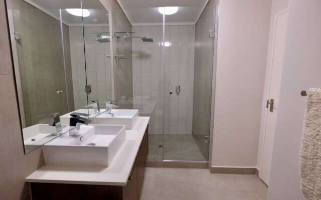 Blou Inn - Century City