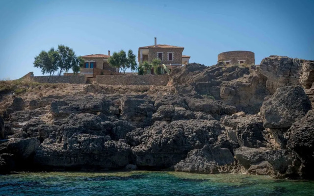 Armonia Seaside Villas