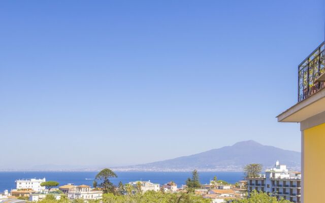 New & Stylish two Bedroom Apartment with Balconies