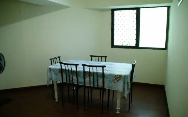 Spacious And Homey 3Br At Kondominium Rajawali Apartment