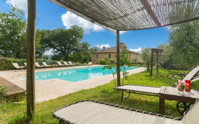 Farmhouse in Rapolano-terme With Swimming Pool, Garden, BBQ