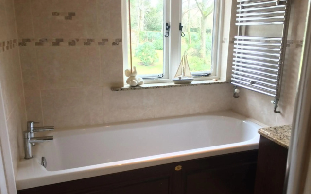 Lovely Family home with Beautiful Large gardens dog friendly