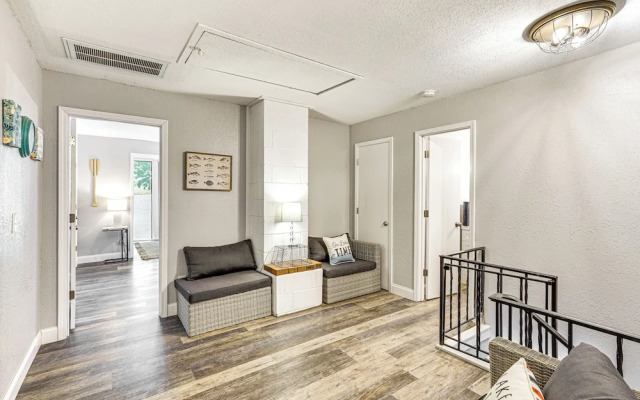 Waterfront Yard, Dock + Game Room: Linn Creek Home