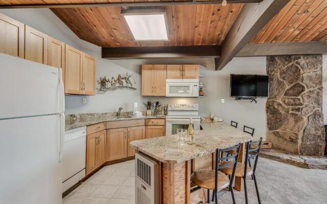 Laurelwood Condominiums Studio Deluxe Unit 115