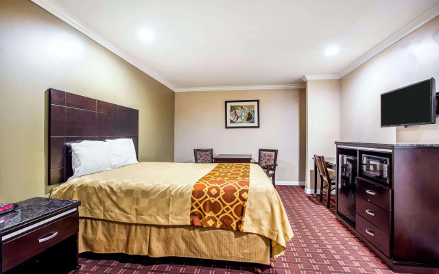 Rodeway Inn & Suites