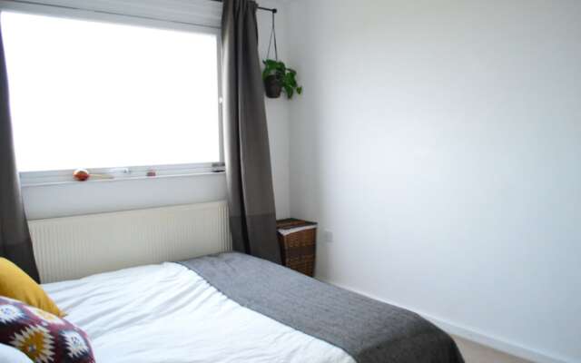 Spacious 1 Bedroom Apartment in Homerton