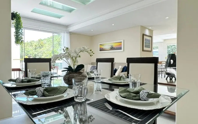 Cobertura com Piscina na praia de Bombas